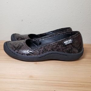 Muk Luk Sport Women's Size 8 Sandy Slip On Flats Brown Snake Print Comfort Shoe